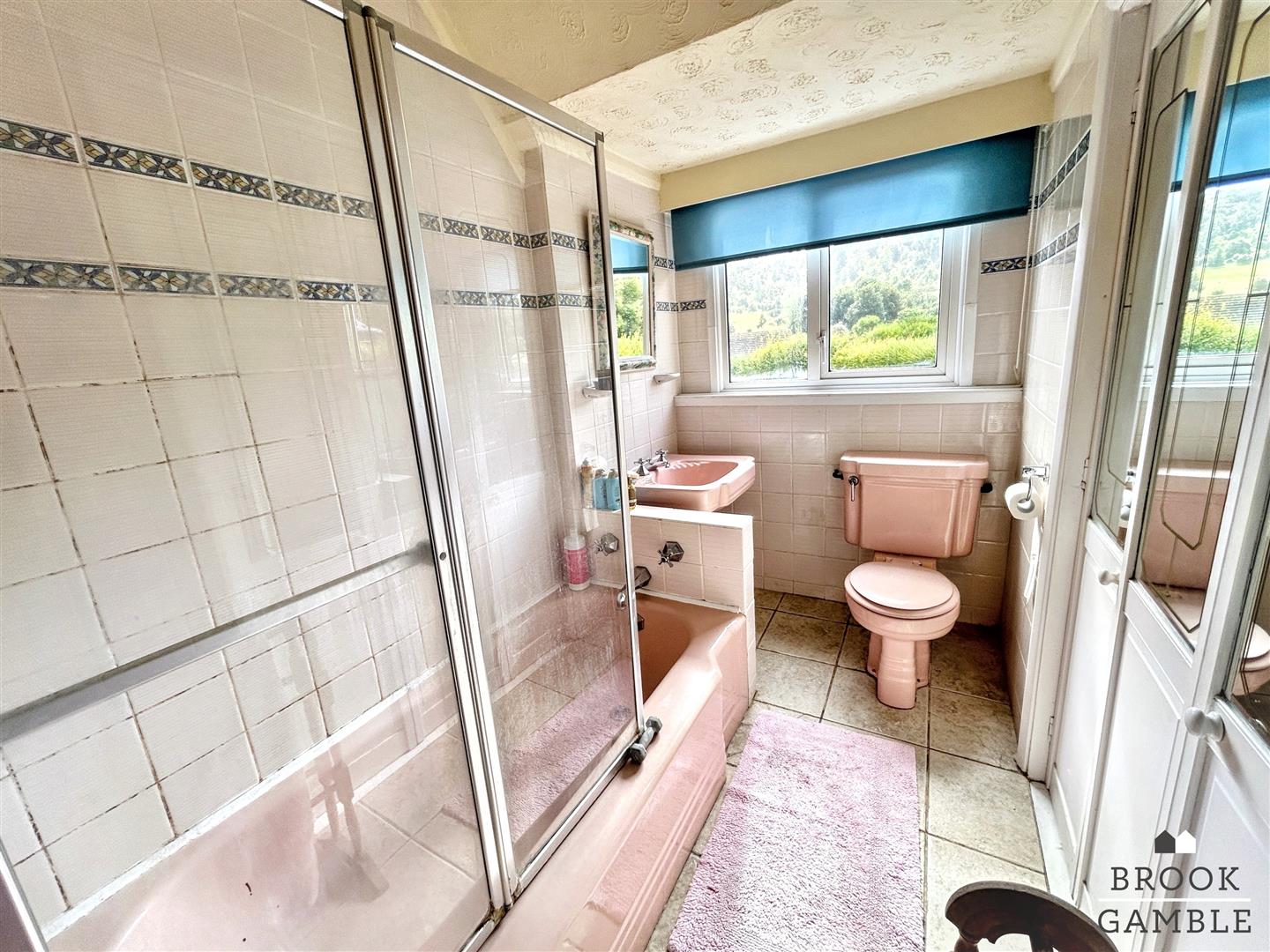 4 Bedroom Chalet - Detached. Pashley Road in Eastbourne,  19